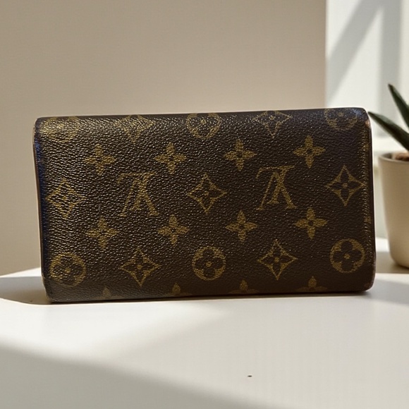 Louis Vuitton Brown Long Wallet – Pre-Loved, Needs Interior Care - Picture 2 of 15